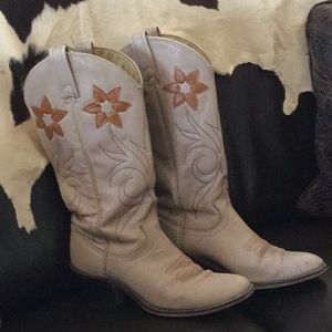COWBOY BOOTS